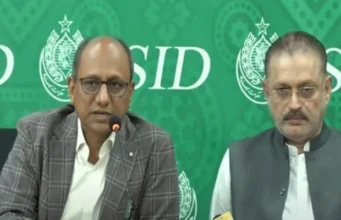 Sindh Govt Orders Demolition of 51 Unsafe Buildings in Karachi, Suspends SBCA DG After Lyari Tragedy